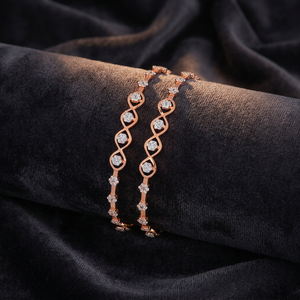 Bracelets élégants et modernes en cristal et strass Aurum Rosgold, tendance, fabriqués en Inde - Product Image 1