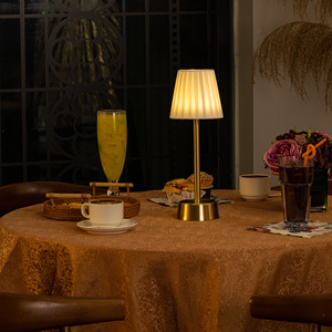 Lampada <span class=keywords><strong>da</strong></span> Tavolo Ricaricabile Senza Fili in Alluminio, Grado di Protezione IP54, con Telecomando, Pezzo Decorativo Elegante per Camera <span class=keywords><strong>da</strong></span> Letto - Product Image 3