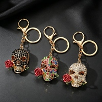Porte-clés Punk Rose Rouge Strass Tête de Squelette en Cristal Scintillant, Breloque de Sac, Cadeau Halloween Jour des Morts, Pendentif Clé de Voiture