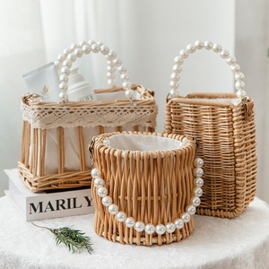 Sac cabas en rotin tressé fait main avec poignée perlée, style vintage, pour femme, idéal pour l'été - Product Image 1