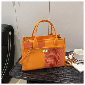 2025 nuovissime strisce lunghe tendenze della moda eleganti signore all'ingrosso borse Tote borse a tracolla di lusso per le donne - Product Image 1