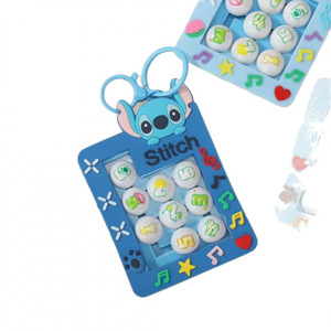 Porte-clés Huarong Road rouge vif en plastique, jouet de puzzle pour enfants, cube anti-stress, pendentif de sac à dos - Product Image 4