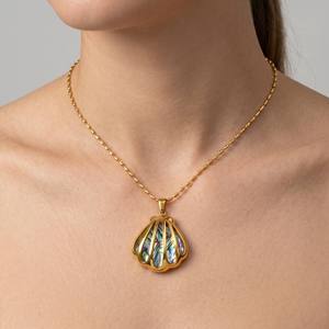JUSNOVA Ciondolo a Cuore con Zirconi in Acciaio Inossidabile Placcato Oro 18k PVD Impermeabile Antiossidante Collana Celestiale Gioielli alla Moda - Product Image 3