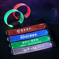 Bracelet de lumière de concert fluorescent en silicone à LED Firewolf 15 couleurs avec logo personnalisé Bracelets promotionnels d'encouragement à commande vocale