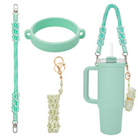 Expédition rapide |   Sangle pour bouteille d'eau en forme de fleur tissée à la main couleur macaron, cordon de transport pour tasse isotherme