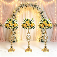 Décoration de mariage : Bougeoirs de table en fer forgé doré, supports de fleurs en macramé pour allée, centre de table pour passerelle