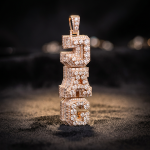 Colgante vertical personalizado de oro real con inicial de diamante natural, colgante de letra de diamante real, joyería fina de lujo, alfabeto de oro - Product Image 1