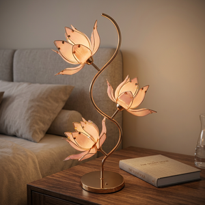 Lampe de table élégante en forme de fleur de lotus rose, base en métal plaqué or et pétales en verre, E26, pour une table de chevet élégante dans une chambre à coucher - Product Image 1