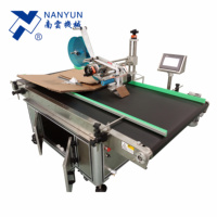 NY-817F entièrement automatique machine à étiqueter les sacs à surface plate avec imprimante d'étiquettes de codes à barres zébrés