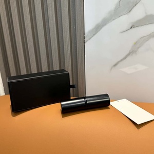 สไตล์คลาสสิก แม้แต่การแต่งหน้าก็ไม่ทิ้งร่องรอยใดๆ ดีไซน์การจัดเก็บที่สะดวก แปรงแต่งหน้าที่เรียบง่ายและประณีต - Product Image 3