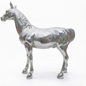Statue de gorille en résine moderne, argentée, à motifs pixel, réaliste, peinte à la main, de luxe, écologique, pour bureau et maison - Product Image 6