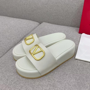 Chaussons pour femmes de qualité supérieure, logo personnalisé, chaussures de créateur en stock, baskets en fourrure, chaussons en daim de créateur, chaussons en peluche - Product Image 4