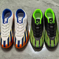 Stock de liquidation Chaussures de football TF pour enfants Crampons de football pour terrain synthétique Couleurs mélangées pour la revente