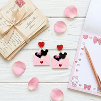 Op maat gemaakte romantische cartoon envelop acryl oorbellen groothandel roze hart muis hangende sieraden voor Valentijnscadeau DDP