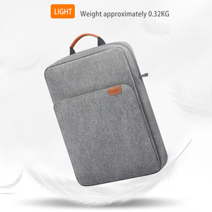Housse à manches plates de <span class=keywords><strong>13</strong></span> <span class=keywords><strong>pouces</strong></span> pour hommes, vente en gros personnalisée, sac à bandoulière en polyester imperméable avec système de transport en bandoulière - Product Image 3