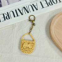 Mini sac en paille de raphia tressé à la main avec logo personnalisé, breloque vintage, petite pochette, porte-clés à fermoir mousqueton, pendentif de sac à main de plage bohème pour femme