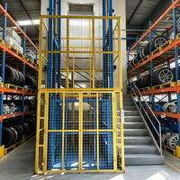 Ascenseur à marchandises de type rail moderne, robuste, construction en acier haute résistance, entraînement hydraulique pour le chargement/déchargement de marchandises en entrepôt