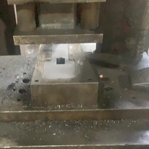 Matrice de découpe personnalisée avec résistance à l'usure et traitement de surface par trempage pour la fabrication de pièces métalliques - Product Image 4