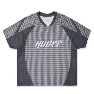 เสื้อฟุตบอลโพลีเอสเตอร์ 100% พิมพ์ลายตามสั่งขายส่ง แห้งเร็ว คอวี แขนสั้น สไตล์ลำลอง สำหรับผู้ชาย ไซส์ใหญ่ - Product Image 1