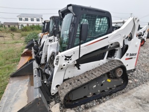 Chargeuse compacte sur chenilles d'occasion Bobcat T650 - Product Image 5