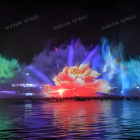Fontaine de projection d'eau sur grand écran personnalisée avec lumière laser couleur pour projets de paysagisme nocturne et de visites panoramiques