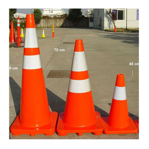 Hoge Kwaliteit 700Mm China Producent Glasvezel Basis Reflecterende Gebruikte Avenue Rubber Veiligheid Verkeerskegel - Product Image 1