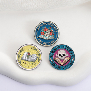 Horror Addicts Book Club Skull Broche Esmalte Pins Libro personalizado Novios Broches Collar Solapa Insignia Joyería Regalo para Amante de los libros - Product Image 3