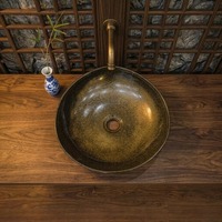 Lavabo de comptoir en céramique au design métallique moderne haut de gamme avec fonction de nettoyage facile et égouttoir pour salon et appartement