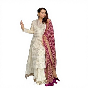 Conjunto de traje étnico de fiesta para mujer, top tradicional de georgette bordado con pantalón palazzo y dupatta de seda suave. - Product Image 2