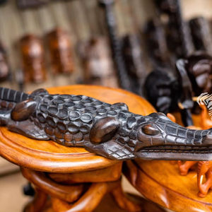 Authentique REN ART AFRIKAN SARL Ensemble cadeau culturel congolais en bois fait main, mini masque + carte d'histoire pour les campagnes du Mois de l'Histoire des Noirs - Product Image 1