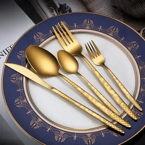 Set di posate in oro dal Design popolare forchetta dorata triangolo opaco frutta Set di posate placcate oro rosa