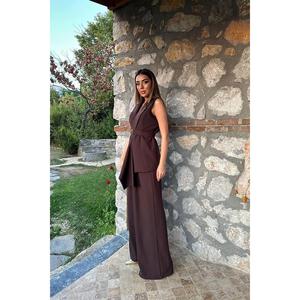 Conjunto de chaleco sin mangas de satén marrón y pantalones de pierna ancha para mujer, atuendo elegante y formal. - Product Image 4