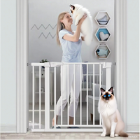 Barrière Rétractable Métallique Réglable pour Chiens – Sécurité Renforcée, Installation Facile, Fermeture par Bouton, Anti-Mastication, Auto-Refermante par Pression