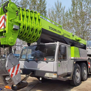 Grúa sobre Camión Usada Zoomlion ZTC2200 de 220 Toneladas, Máquina de Elevación Móvil Confiable, Piezas de Primera Calidad para Proyectos de Ingeniería - Product Image 1