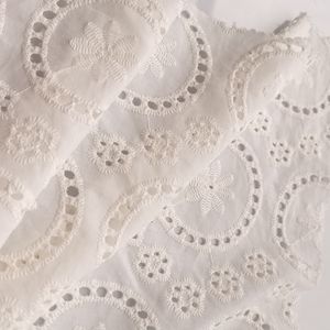 ผ้าปักลายฉลุสีขาว 100% ผ้าฝ้าย งานปักละเอียดอ่อน สำหรับตัดเย็บเสื้อผ้า ขายดี - Product Image 6