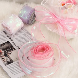 Ruban à volants double face en organza polyester/coton blanc recyclé personnalisé, imprimé pailleté irisé, pour emballage cadeau - Product Image 1
