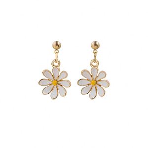 Pendientes de Plata 925 con Diseño de Margarita Coreana, Pendientes Colgantes con Clip de Flor Margarita para Mujer, Chapados en Oro, Tipo Huggie - Product Image 6