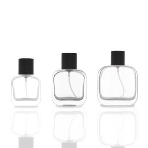 Flacon de parfum en verre de forme carrée plate avec pompe de pulvérisateur à sertir - Product Image 1