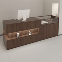 Bureau d'accueil moderne en bois avec vitrine en verre LED pour boutique de vêtements, salon de beauté