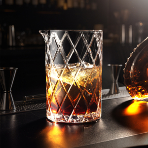 Vaso Mezclador de Cócteles Profesional de Cristal con Corte de Diamante de 730 ml, de Paredes Gruesas, Sin Plomo, Base Pesada, Jarra para Agitar, para Bartender - Product Image 1