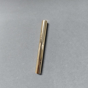 ลิปกลอสเพิ่มวอลลุ่มริมฝีปากแบบวีแกน ติดทนนาน ให้ริมฝีปากอวบอิ่ม พร้อมรับผลิตแบรนด์ส่วนตัว - Product Image 4