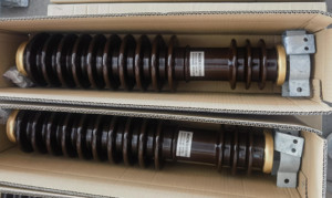 Nhà Máy Bán buôn y10w <span class=keywords><strong>12kv</strong></span> gốm điện áp cao Surge arrester sứ cách điện sét arrester trên không dòng phần cứng - Product Image 6