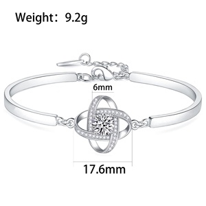 Bracciale Vintage da Donna con Zirconi a Forma di Quadrifoglio, Stile Europeo e Americano, Moda Semplice, Ideale per <span class=keywords><strong>Sorelle</strong></span> - Product Image 5