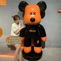 Grande sculpture d'ours violent en fibre de verre, modèle de dessin animé tendance pour centre commercial, entrée de salon ou boutique de thé au lait
