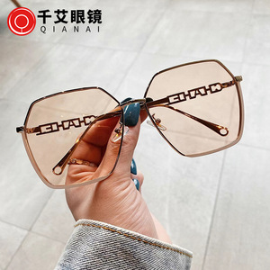 เฉาแว่นกันแดดทรงไม่สมมาตรสำหรับผู้หญิงสีดำทองเลนส์ Ac ป้องกันรังสียูวี 400 ประเภท 3 แว่นกันแดดแฟชั่นสไตล์สตรีท - Product Image 2