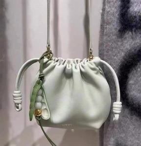 2025 yeni moda ve yaratıcı yeni çin tarzı bezelye Pod el yapımı deri Pod araba çantası kolye deri - Product Image 3