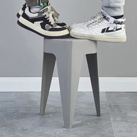 Vente en gros de places et de chaises d'extérieur en plastique PP Meubles de restaurant-Tabourets empilables Poufs Salon Chambre à coucher