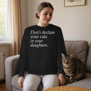 Camiseta de manga larga con gráfico feminista No traspasen a sus gatos ni a sus hijas - Product Image 3
