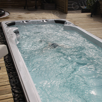 Piscine Spa Extérieure Sans Fin avec Jets de Massage Intégrés, Grande Taille 5,8 Mètres, Fabrication Chinoise
