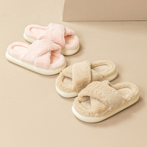 Nouvelles pantoufles d'intérieur chaudes et moelleuses en fausse fourrure de lapin pour femme, avec zones croisées en coton, idéales pour l'hiver et la maison - Product Image 4